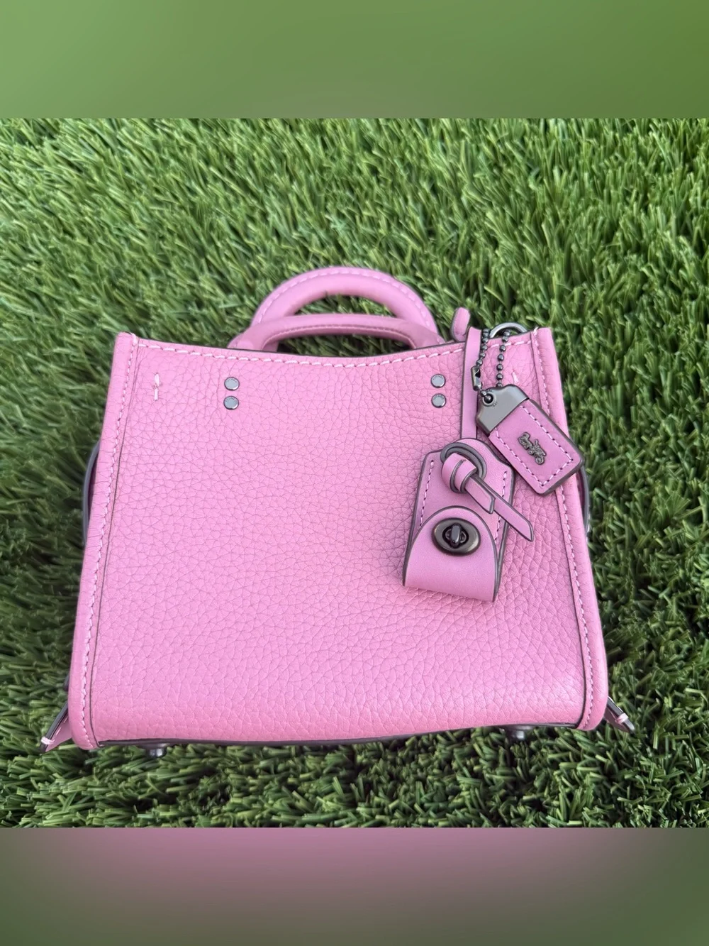 Coach Rogue 17| Glovetanned Pebbled Leather| Primrose w/ Gunmetal Hardware